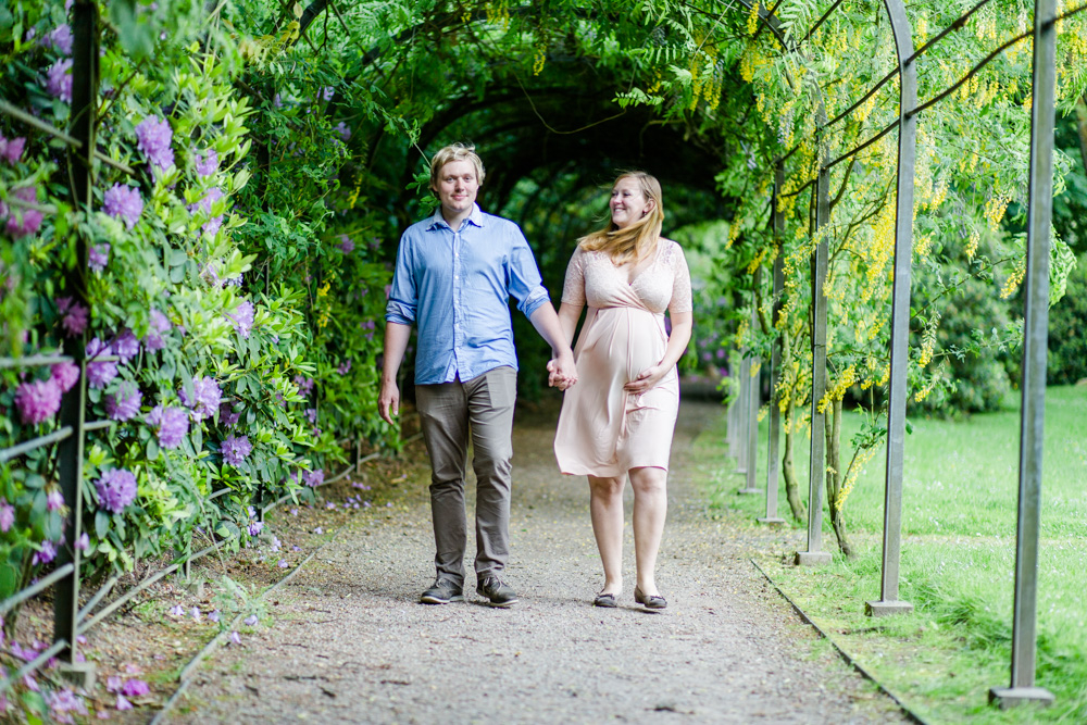 Babybauchshooting am Schloss Reinbek